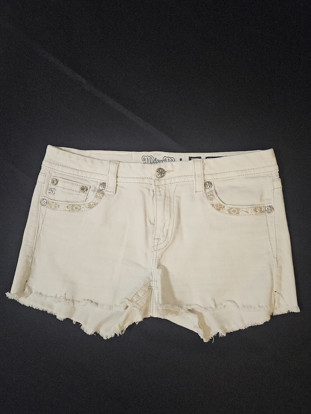 MISS ME Embellished Distressed Mid-Rise Easy Raw Hem Shorts Size 30 - Picture 2 of 12